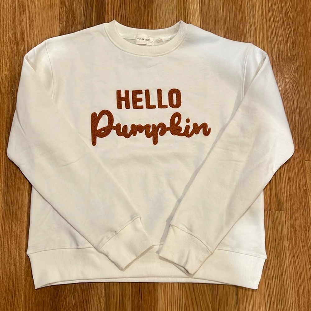 “HELLO PUMPKIN” SWEATSHIRT
